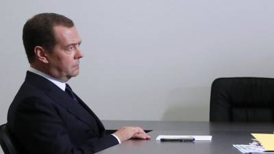 Медведев напомнил об идее четырехдневной рабочей недели