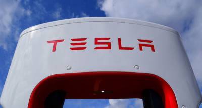 Рекордные прибыли Tesla в первом годовом отчете бренда
