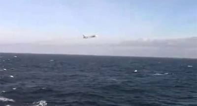 Российский бомбардировщик пролетел рядом с эсминцем США в Черном море