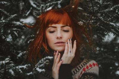 Красота под шапкой: 9 советов по уходу за волосами в зимний период