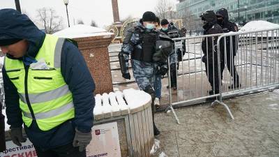 В Кремле оценили условия работы журналистов на незаконных акциях