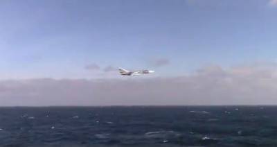 Полет российского Су-24 рядом с эсминцем ВМС США попал на видео