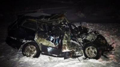 Два человека погибли в Новосибирской области при столкновении грузовика с иномаркой