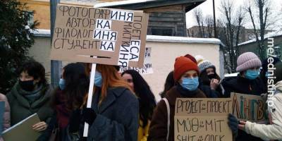 Отмена нового украинского правописания: студенты и преподаватели вышли на акцию протеста — видео - nv.ua - Киев