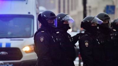 В Кремле оценили действия полиции в отношении участников незаконных акций