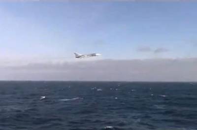 Российский Су-24 пытался запугать эсминца США