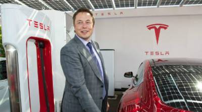 Илон Маск рассказал, когда появится Tesla Roadster