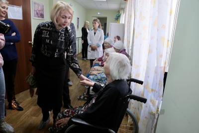 В Челябинской области удалось не допустить вспышек COVID-19 в домах престарелых