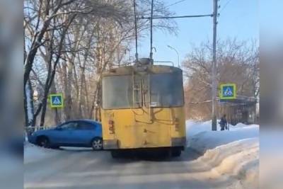 В Рязани из-за ДТП с троллейбусом заблокирован проезд по Северному переулку