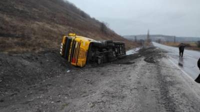 В Луганской области перевернулся грузовик с 26 тоннами мазута