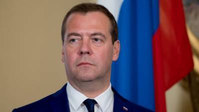 Медведев назвал Навального стремящимся добиться власти "политическим проходимцем"