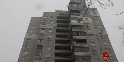 В Днепре в жилом районе Тополь-3 мужчине на голову упала девушка, выбросившаяся с 9 этажа, фото - ТЕЛЕГРАФ