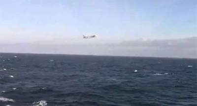Провокацию российского Су-24 против американского эсминца в Черном море показали в сети (ВИДЕО)