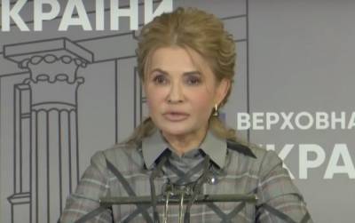 Локоны страсти и разрез до бедра: помолодевшая Тимошенко восхитила сменой имиджа