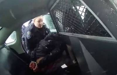 Полицейские Нью-Йорка распылили перцовый газ во время задержания 9-летней девочки