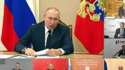 Путин поблагодарил Банк России за поддержку кредитно-финансовой системы