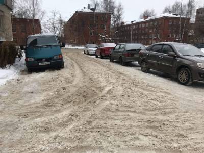 Более 200 дворов очистили от снега управляющие компании Глазова на минувшей неделе