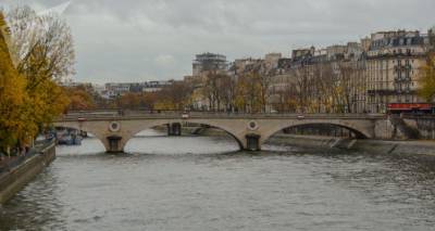 В Париже вышла из берегов река Сена - видео