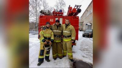 Проблемы «гражданских» пожарных взялись решить новгородские чиновики