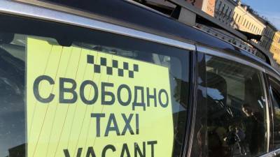 Москвички кулаками отбили у таксиста парковочное место