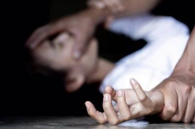 Силой затащил к себе домой: в Мариуполе парень изнасиловал подростка