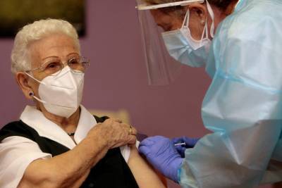 В Испании все жители дома престарелых заразились COVID-19 после вакцинации Pfizer