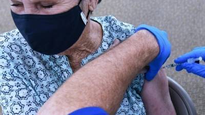 Постояльцы дома престарелых в Испании заболели COVID-19 после вакцинации - 5-tv.ru - США - Испания - Spain