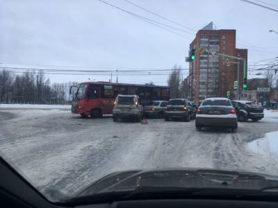 Массовое ДТП с маршруткой произошло в Ярославле