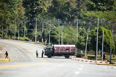 Захватившие власть в Мьянме военные распустили правительство