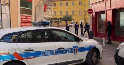 Во французском городе неизвестный выбросил из окна многоэтажки отрезанную голову