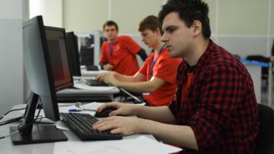 Все российские регионы проведут ЕГЭ по информатике на компьютерах