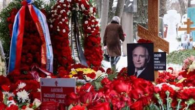 «Оставил яркий след в судьбах людей»: Путин об умершем Василии Лановом