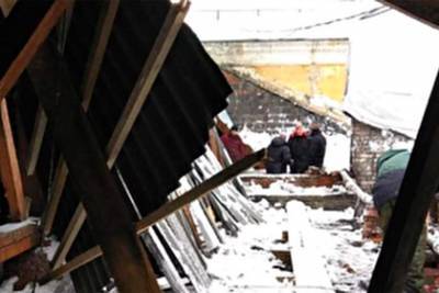 Крыши многоэтажек в российском городе провалились из-за снега