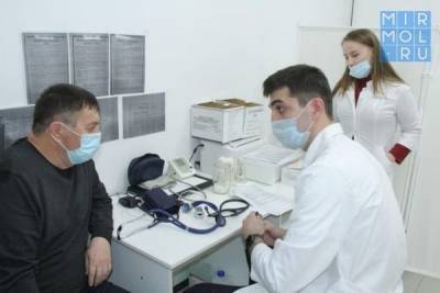 Педагоги Буйнакского района вакцинировались от коронавируса