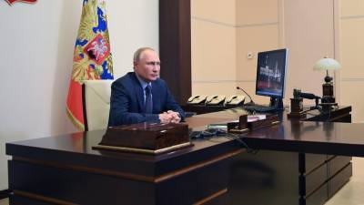 «Нужно позаботиться о снижении их рисков»: Владимир Путин призвал защитить интересы покупающих ценные бумаги россиян