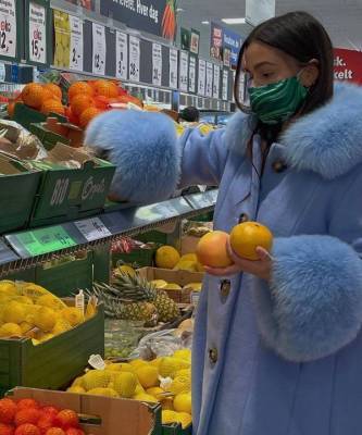 Датский блогер Наоми Анвер показывает самое красивое зимнее пальто