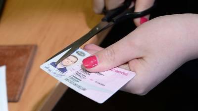 В России могут разрешить использование водительских прав для идентификации