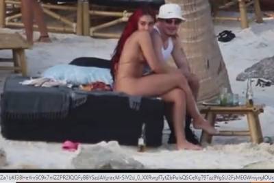 Леон Лурдес - В сети раскритиковали дочь Мадонны, надевшую стринги на пляже - mk.ru - Мексика
