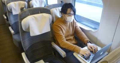 "Можно работать прямо в дороге": в Японии начали тестировать вагоны-офисы для поездов