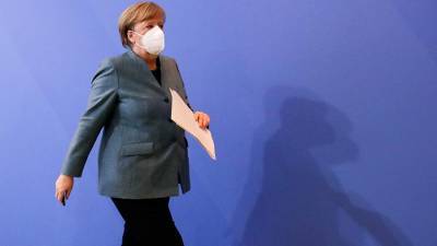 Меркель опровергла предоставление привилегий вакцинированным от COVID