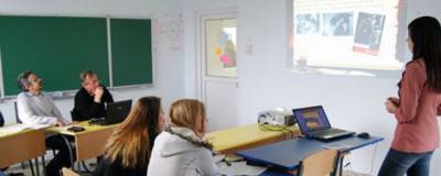 В Греции школьников и студентов переводят на дистанционное обучение