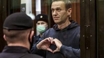 Соратники Навального предлагают 14 февраля выйти на улицу с фонариками
