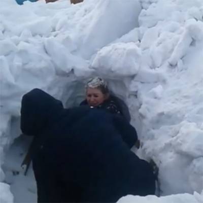 В Госжилинспекции Кузбасса прокомментировали ЧП со сходом снега на женщину в Анжеро-Судженске