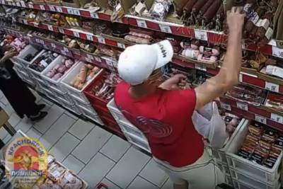 Красноярец украл из магазина 30 кг сыра, 54 палки колбасы и 28 бутылок алкоголя
