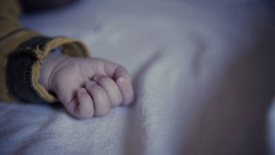 Родившая в тайне от мужа украинка спрятала новорожденную дочь в морозилку