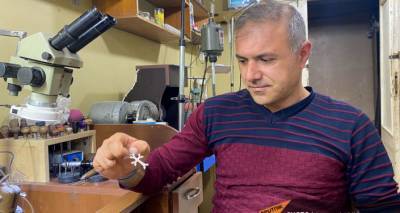 Двупалый подмастерье мечтает сделать 20 серебряных крестов для инвалидов карабахской войны