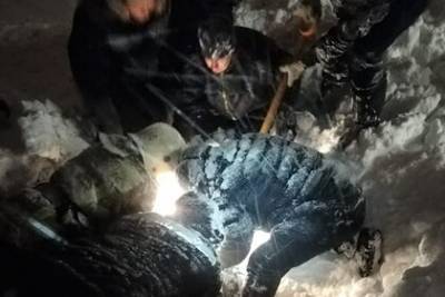 Россиянка провела 10 часов под сошедшим с крыши снегом