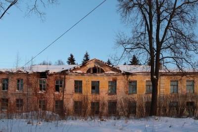 В Тверской области может рухнуть построенный при Екатерине II путевой дворец