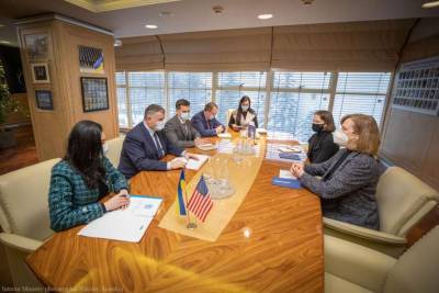 Аваков провел встречу с временной поверенной в делах США в Украине Кристиной Квин