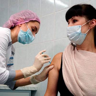 Еще в трех точках Москвы начали работу выездные бригады вакцинации против COVID-19